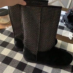 Black sketchers boots